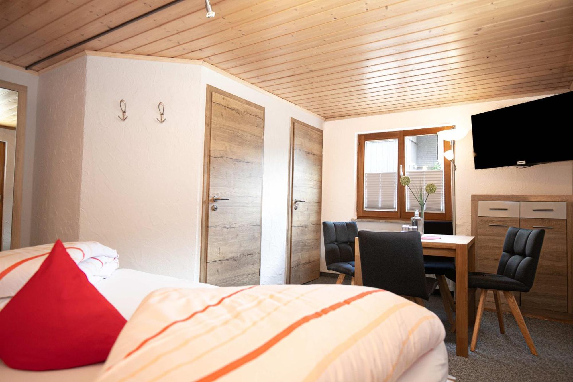 Hotel Restaurant Amadeus - Inclusive Skipass Und Vieles Mehr Бад Хинделанг Екстериор снимка