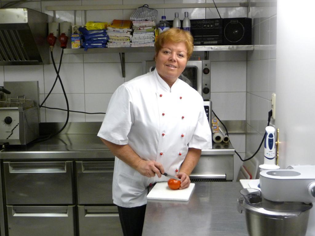Hotel Restaurant Amadeus - Inclusive Skipass Und Vieles Mehr Бад Хинделанг Екстериор снимка