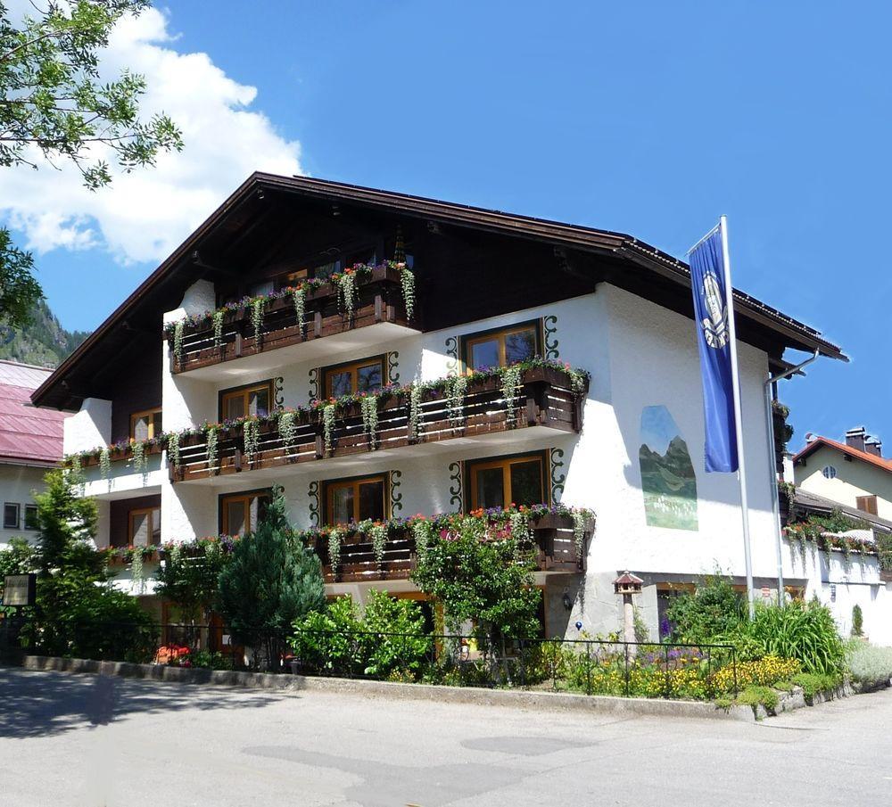 Hotel Restaurant Amadeus - Inclusive Skipass Und Vieles Mehr Бад Хинделанг Екстериор снимка